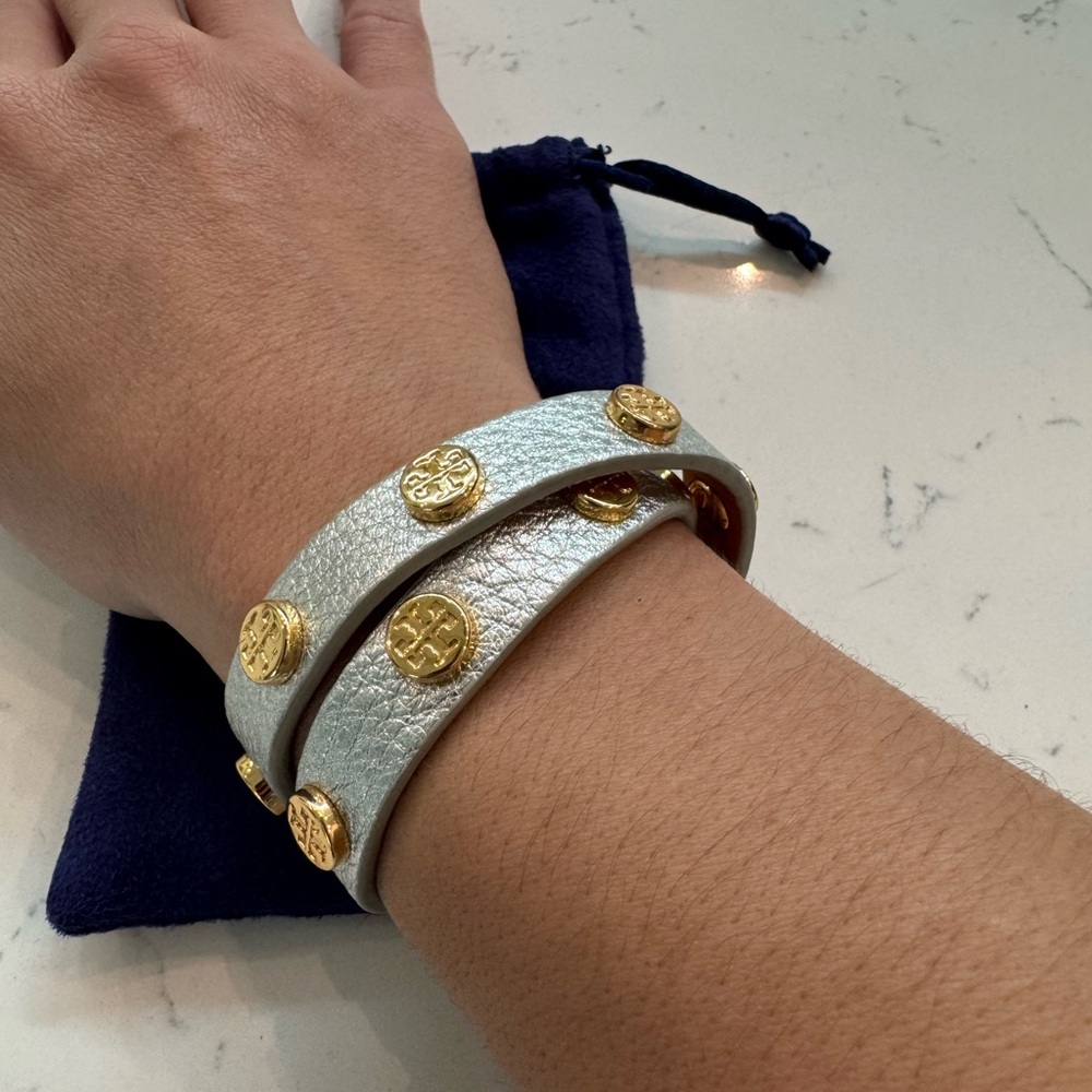 Tory Burch Wrap Around Silver Leather Bracelet.
Color: Silver
